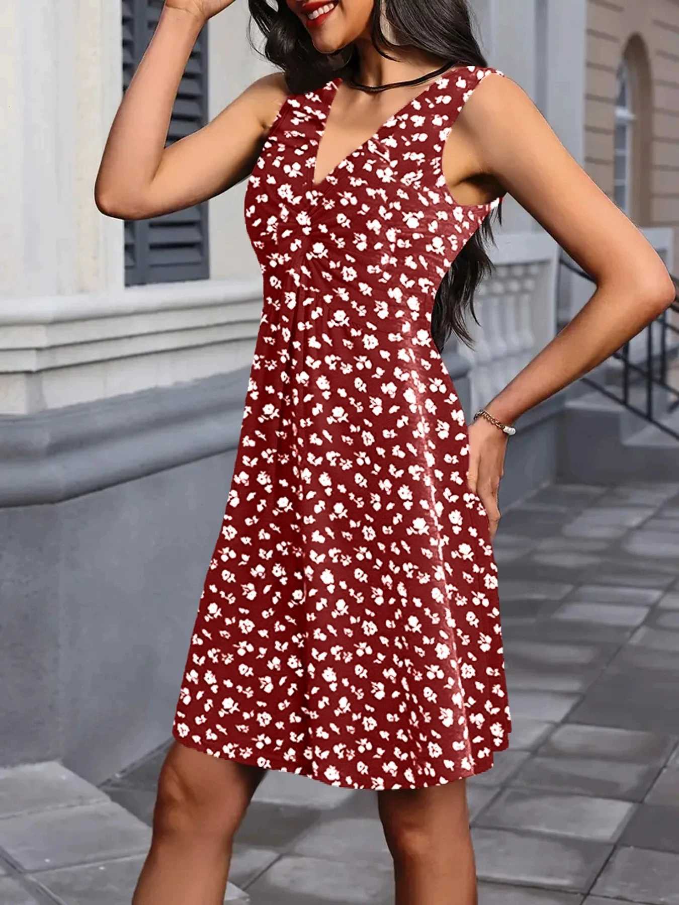 2025 Summer Dress European and American Sexy Design Chest Kink Pleats Waist Slimming Dress XJ250814