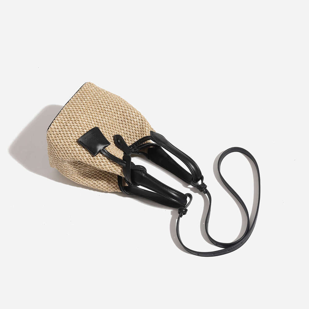 2025 New Handmade Woven Handbag Designer's Premium Single Shoulder Crossbody Large Capacity Bucket Bag
