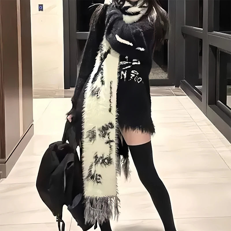 Y2K Women Scarves Japanese Cute Cartoon Black White Autumn Winter Warm Cold Scarf for Girls Outdoors Casual Long Wrap 250813