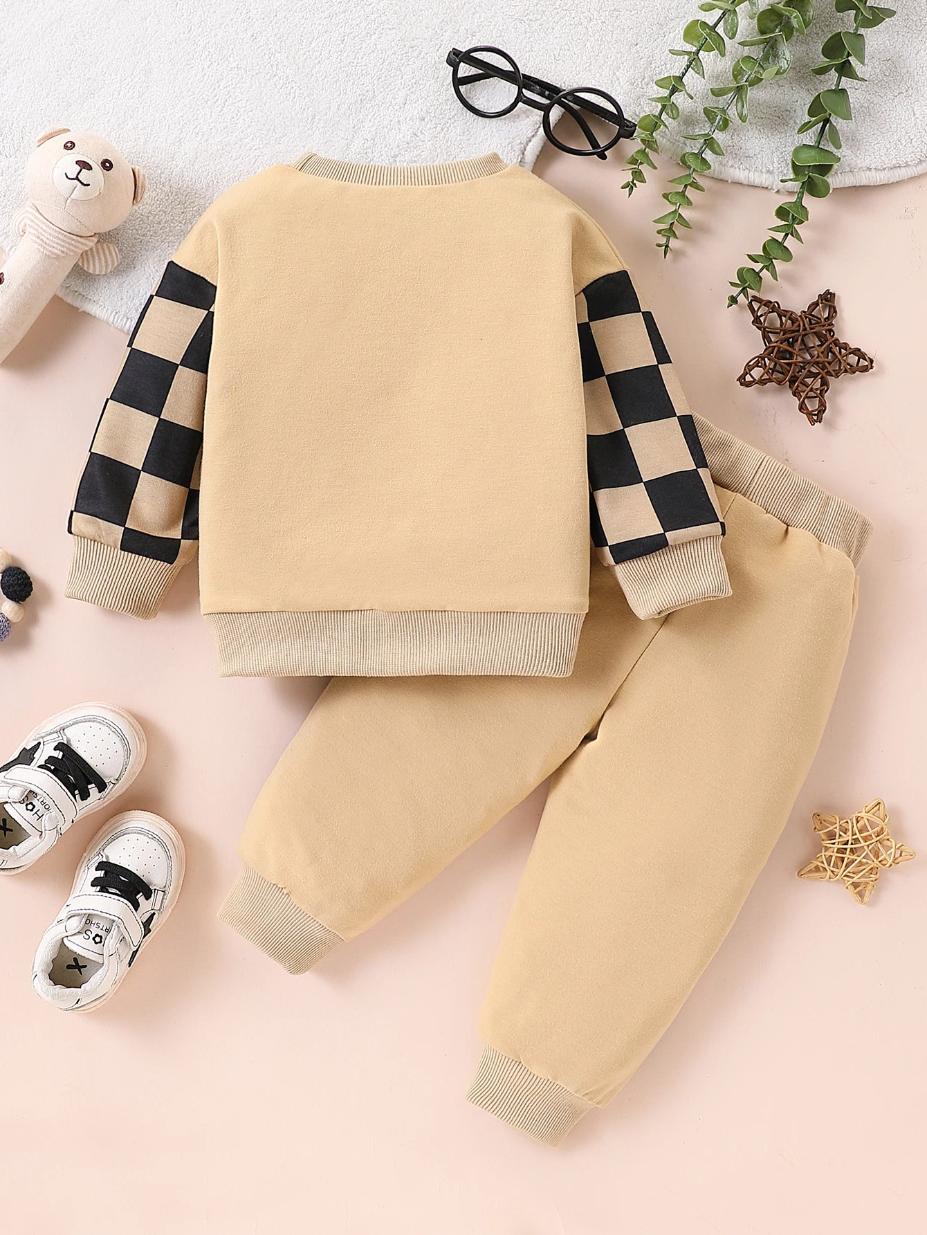 2-piece set of fashionable and casual round neck patchwork plaid long sleeved hoodie and pants for baby boys autumn and winter 250813