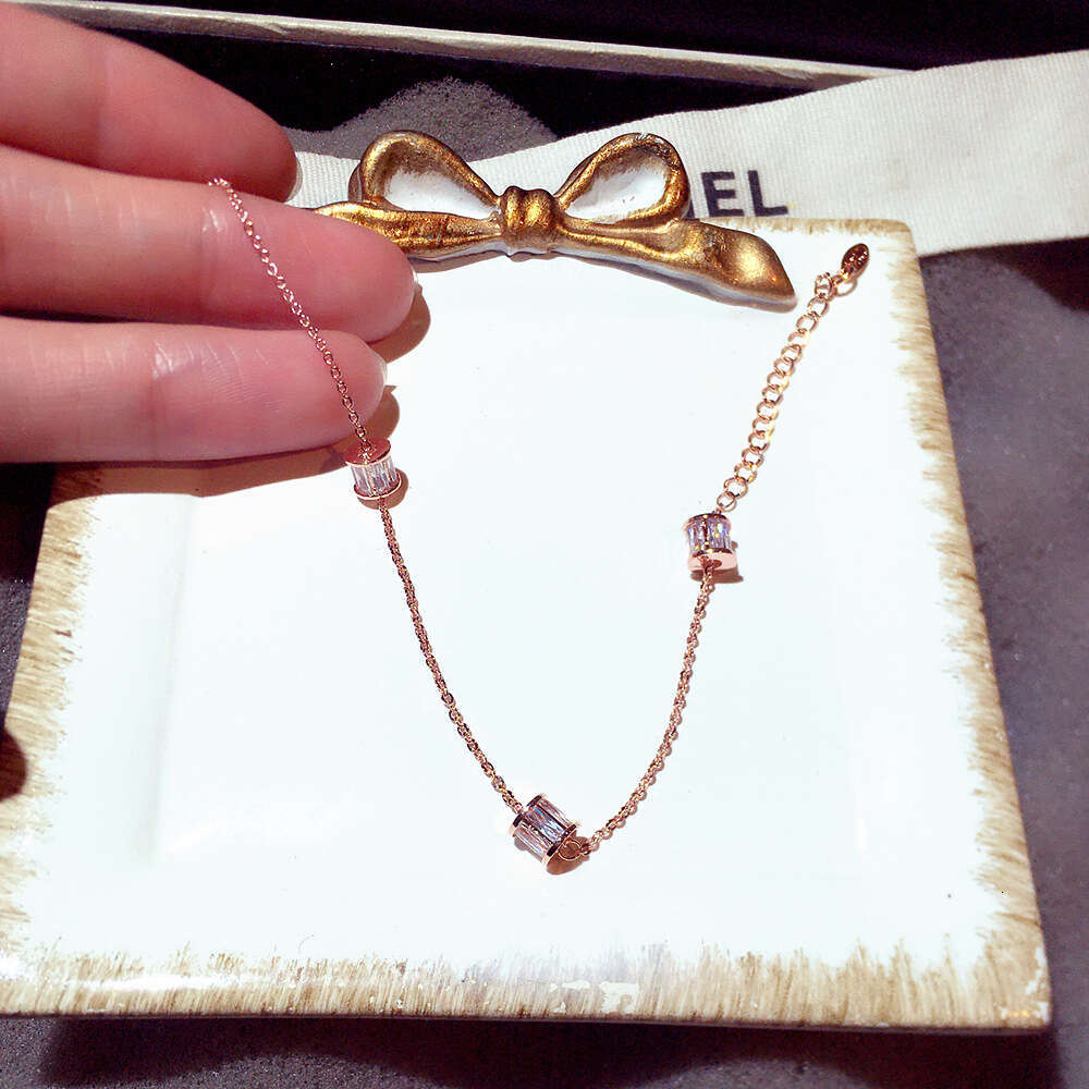 New Fashion Korean and Japanese Style Trendy Zircon Inlaid Circle Elegant Bracelet Jewelry for Women S00309