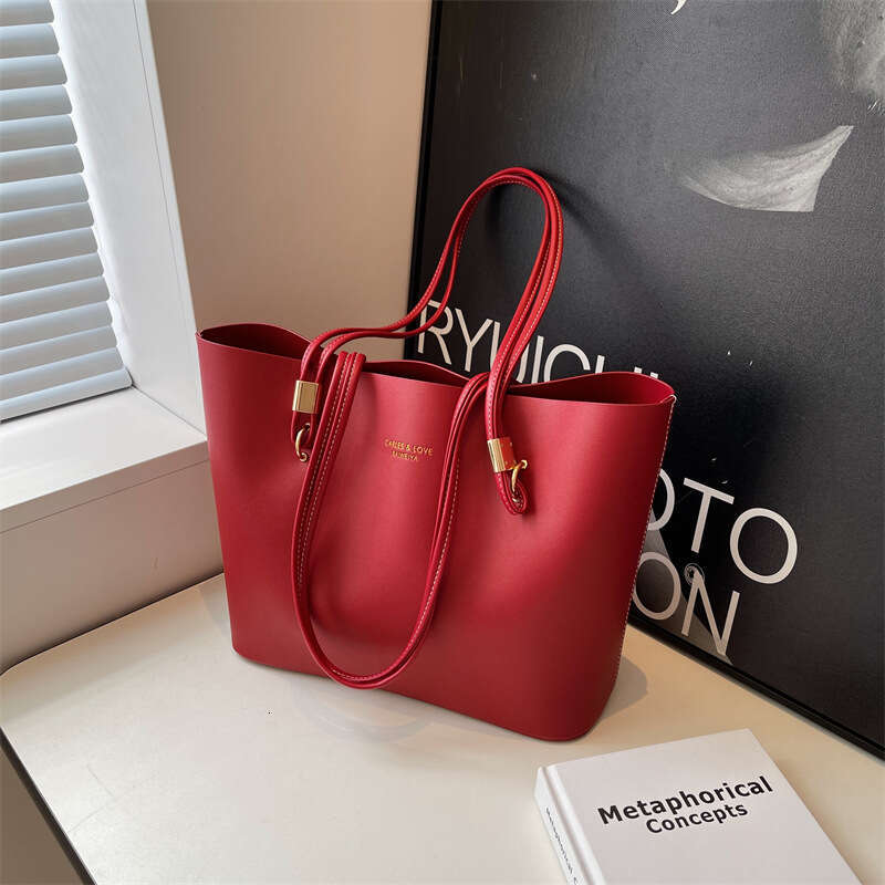 Internet Celebrity Trendy Commuter Crossbody Niche Handbag Single Shoulder Large Capacity Soft Leather Tote Bag