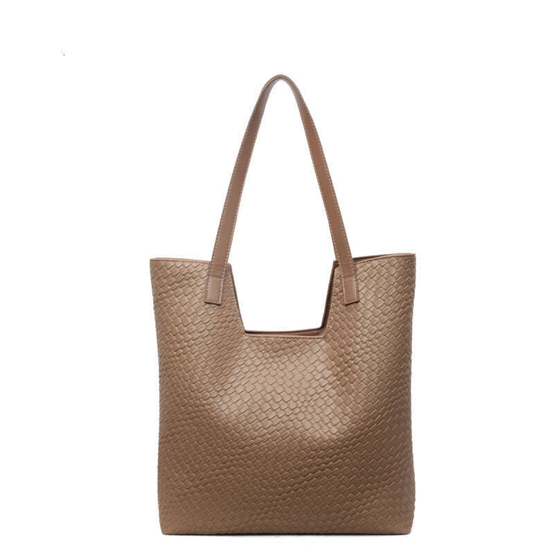 Large Capacity Bucket for Women 2025 New Underarm Casual Stylish Versatile Shoulder Commuter Tote Bag