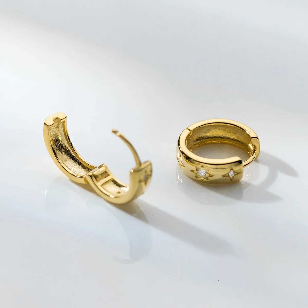 Sun Star Zircon Hoop Earrings for Women Stainless Steel Girls Metal Sun Rhinestone Ear Buckle Punk Elegant Jewelry XJ250814