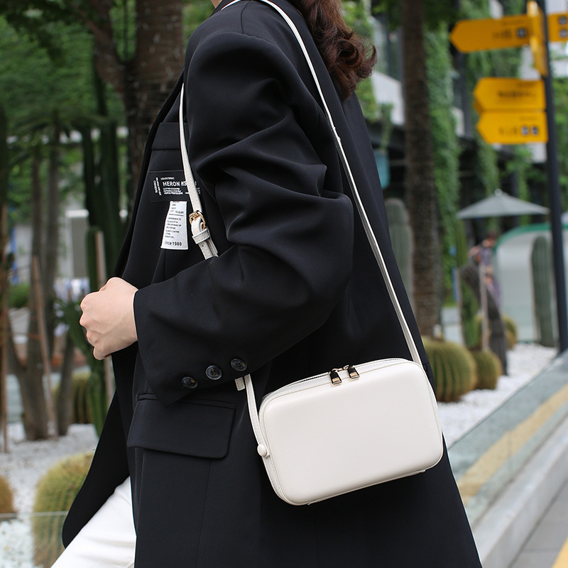 Design Textured for Women, Fashionable Versatile Simple Shoulder Crossbody Bag, Ins Style High-end Shell Small Square Bag