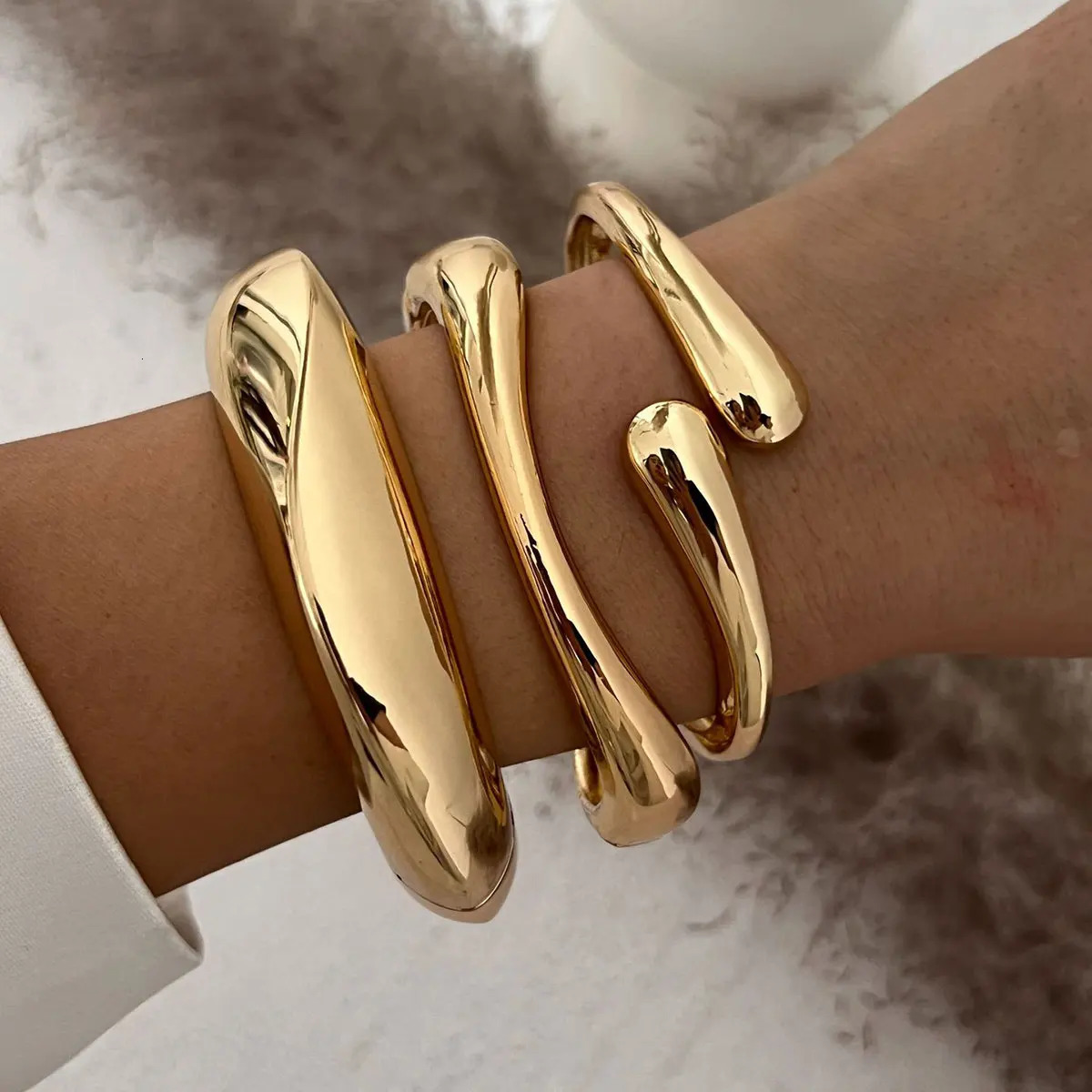 KMVEXO Hiphop Exaggerated Wide Cuff Bangle Manchette Vintage Punk Irregular Glossy Gold Color Bracelet Bangle Men Jewelry 250812