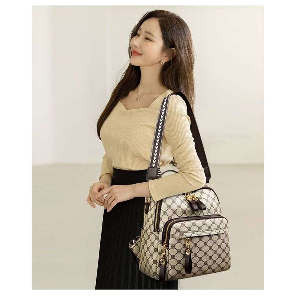 Women's new taste zipper large capacity to go out practical convenient simple atmosphere trend all fashion travel backpack