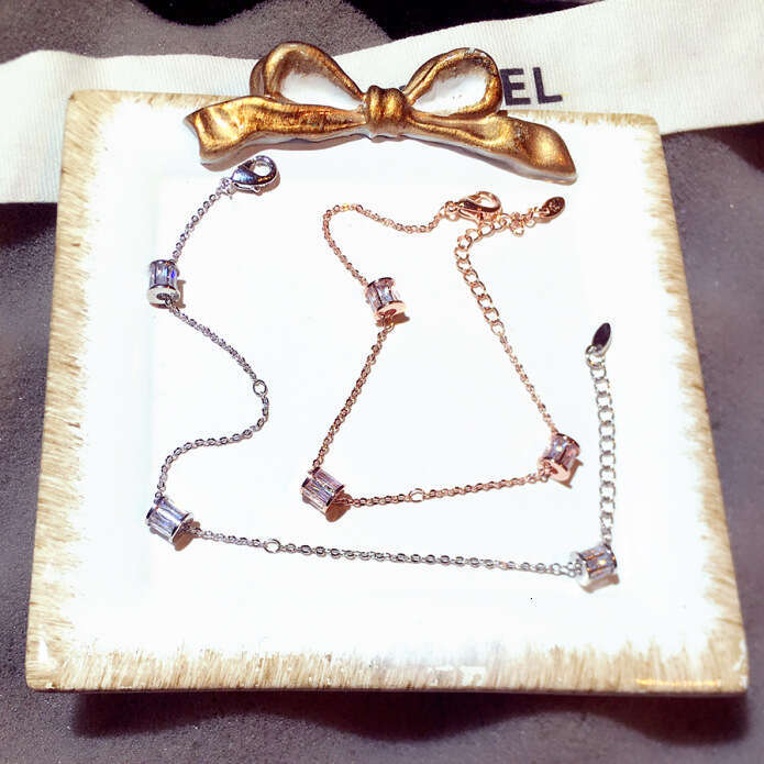 New Fashion Korean and Japanese Style Trendy Zircon Inlaid Circle Elegant Bracelet Jewelry for Women S00309