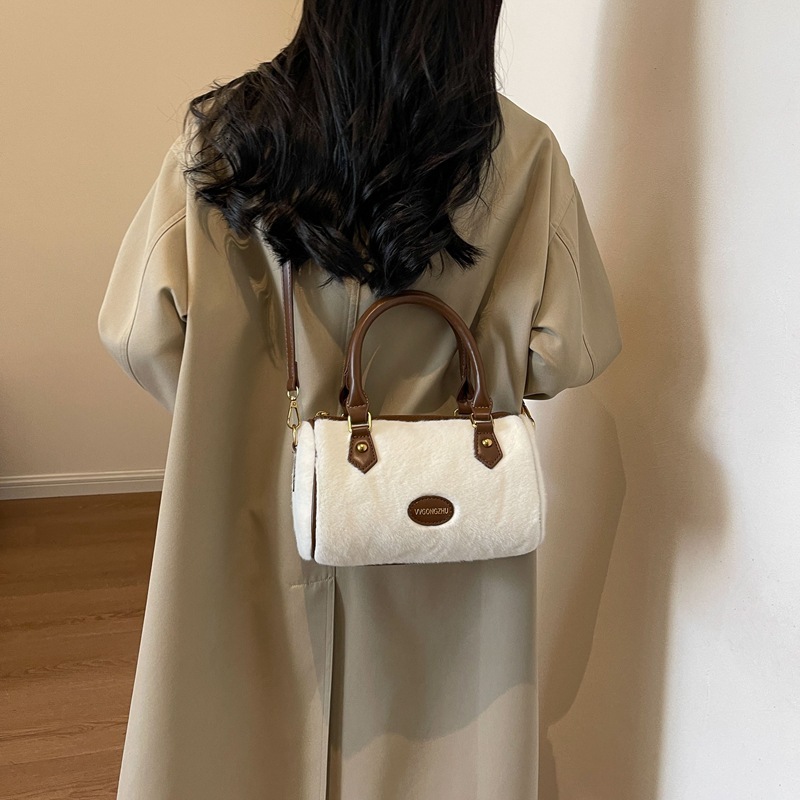 Autumn Winter Vintage Fluffy Bag 2025 New Women's Bag Trendy Luxury Bag Versatile Crossbody Handbag Boston Bag