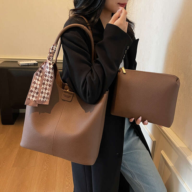 Underarm fashionable shoulder bag, mother and child bag with scarf decoration, high-quality synthetic leather, very suitable for fashionable women