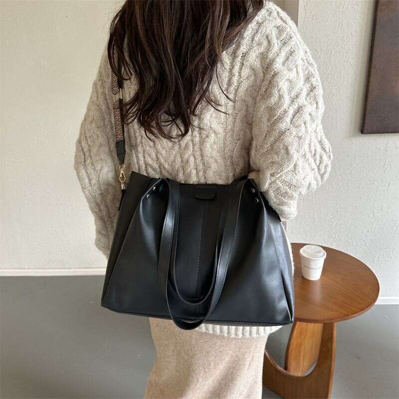 Capacity Commuting 2024 New Spring Texture Wide Strap Cross Shoulder Handheld Extra Large Bag