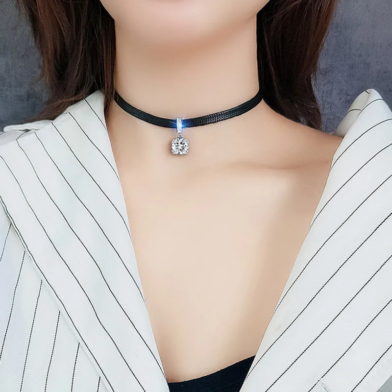 Glitter Zircon Geometric Pendant Choker Sexy Black Leather Short Necklaces for Women Temperament Aesthetic Jewelry Accessories 250811