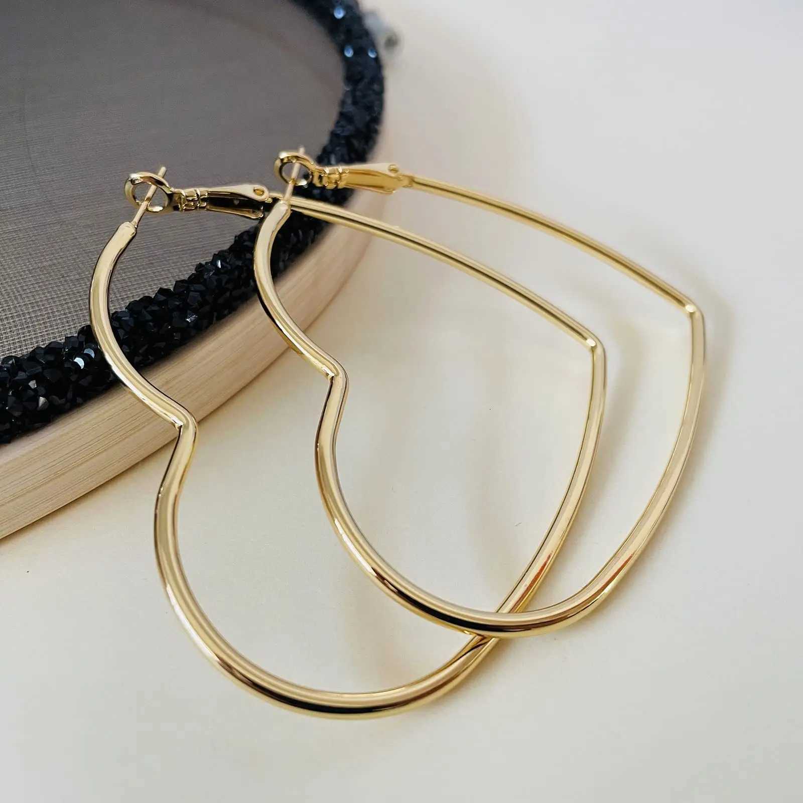 Minimalism Metal Heart Hoop Earrings for Women Golden Silver Color Fashion Dangle Earrings Party Romantic Statement Jewelry XJ250814