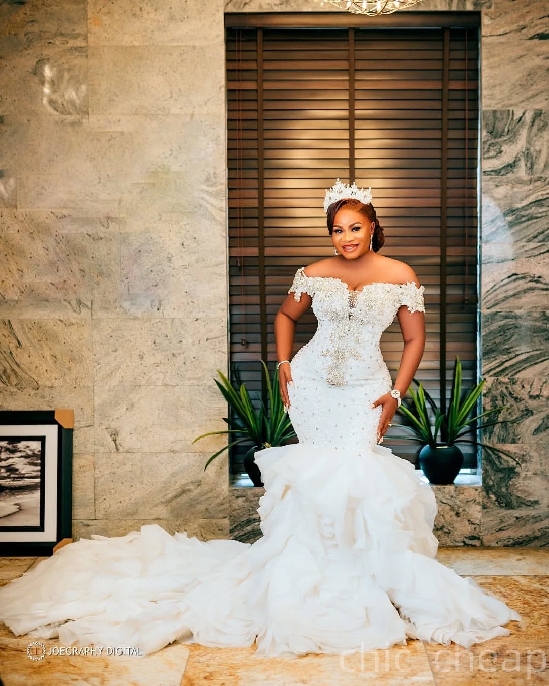 2025 Aso Ebi Plus Size Ivory Mermaid Wedding Dress Sequined Crystals Beaded Organza Tiers Sparkly Bridal Gowns Dresses ZJ0618