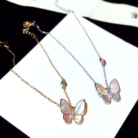 New Fashion Korean and Japanese Style Exquisite Zircon Butterfly Imitation Shell Elegant Bracelet Jewelry for Women S00305