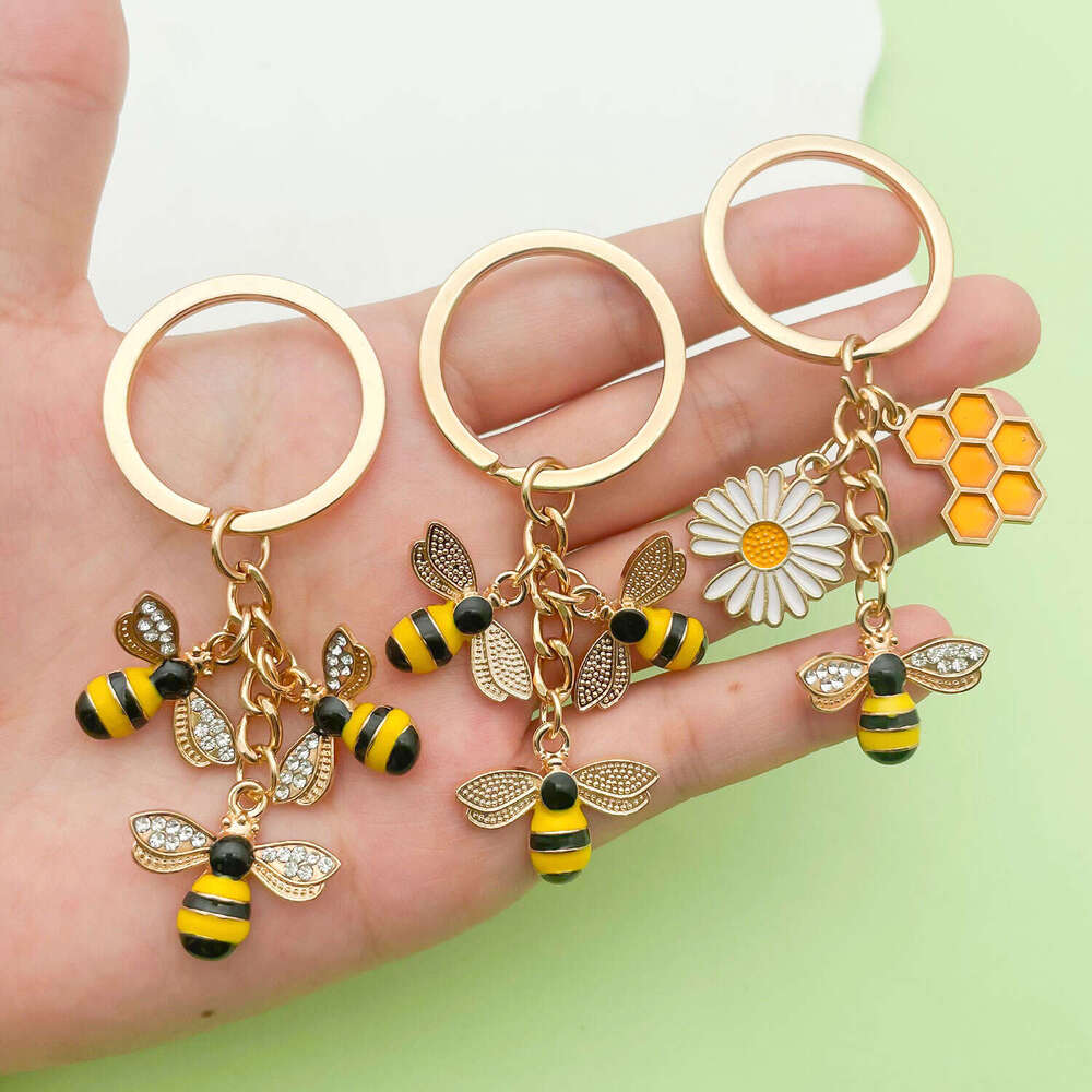 Daisy Little Bee Oil Drop Cute Flower Insect Cartoon Keychain Bag Pendant Car Accessories