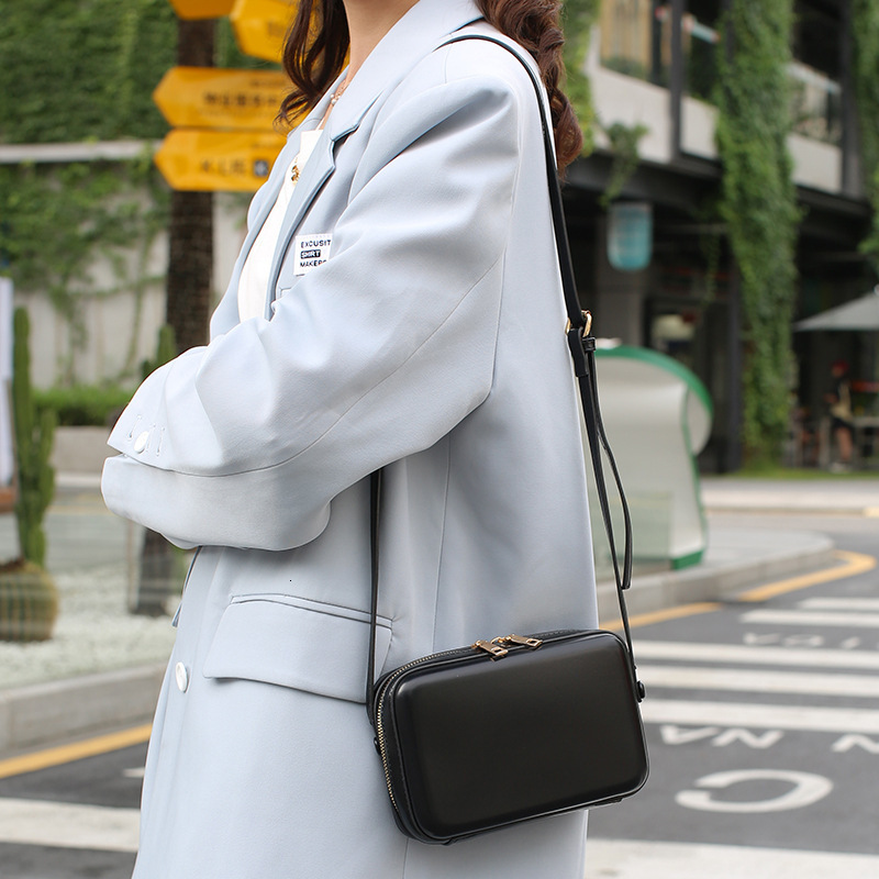 Design Textured for Women, Fashionable Versatile Simple Shoulder Crossbody Bag, Ins Style High-end Shell Small Square Bag