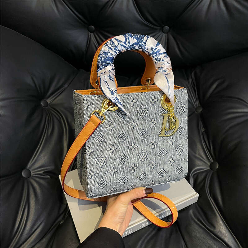 Summer Spring and New Printed Handbag High-Quality Texture Princess Diana Fashion Single Shoulder Women's Crossbody Small Square Bag