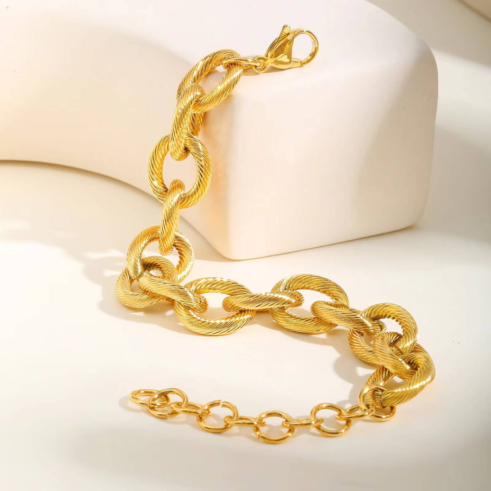 Style Cross-Border Women's Stainless Steel Emed Round Cross Chain Bracelet, Gold Fashion Jewelry