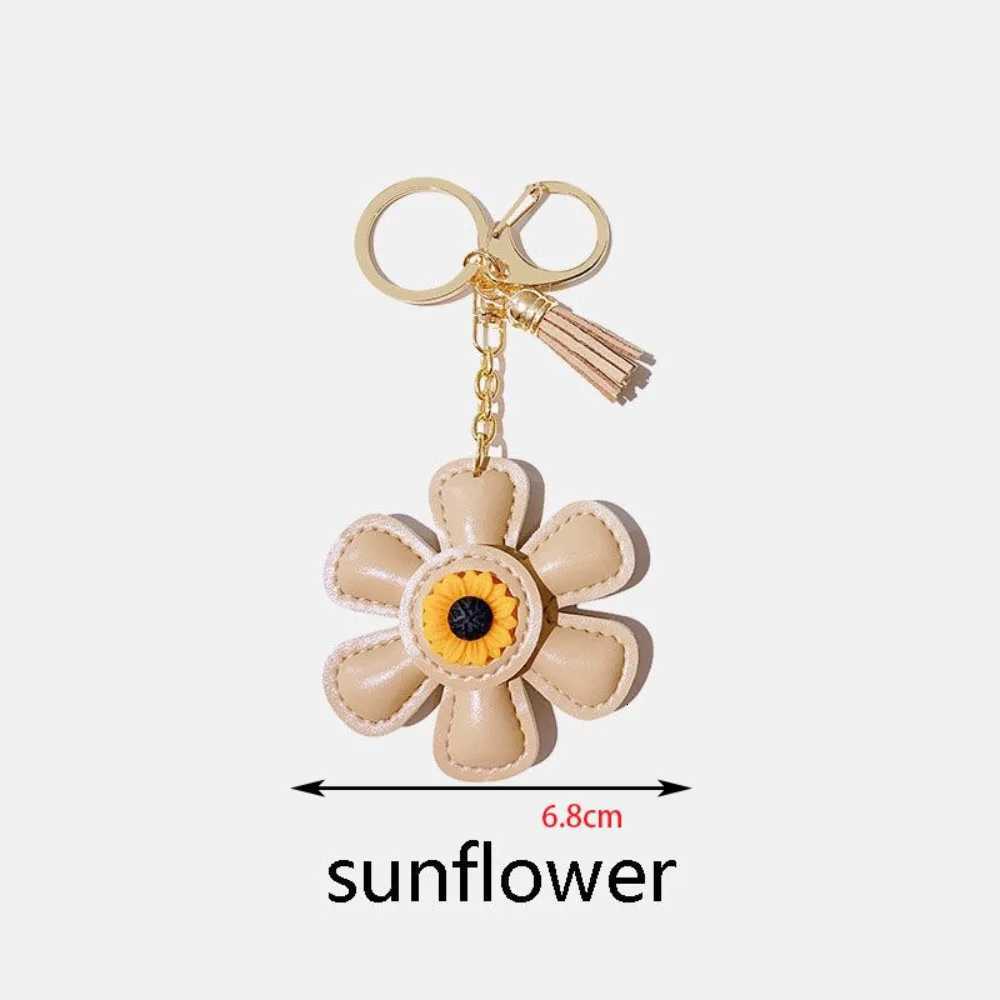 Creative Sunflower Bag Charm Keychain PU Leather Pendant Keyring Sweet Charm Flower Hanging Bag Backpack Decoration Accessory Gift Y250814