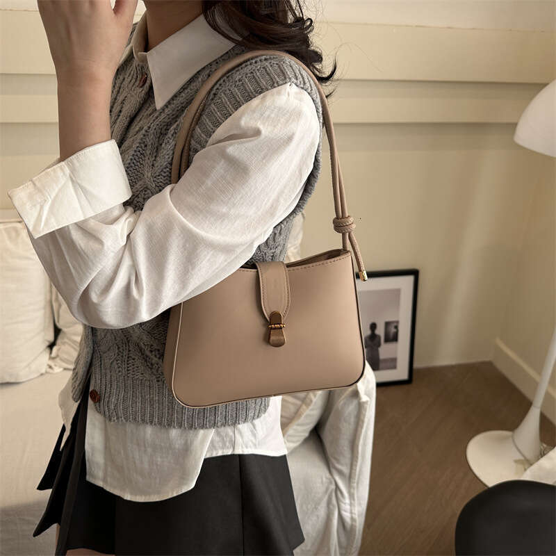 2025 Designer bag Luxury bag New Fashion Large Capacity Versatile Commuter Single Shoulder Crossbody Underarm Women's Bag
