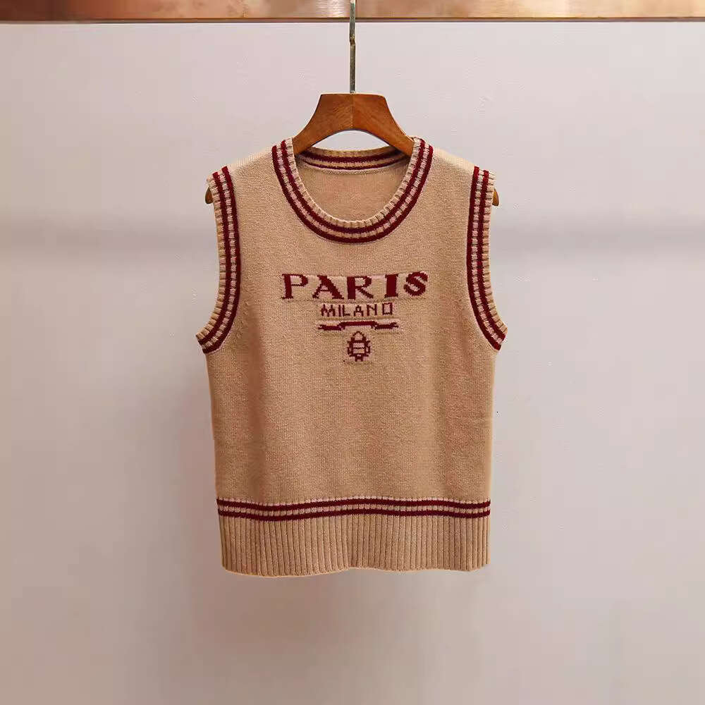 High-End Women's Fashion Color-Block Striped Round Neck Sleeveless Knitted Vest Top For Women