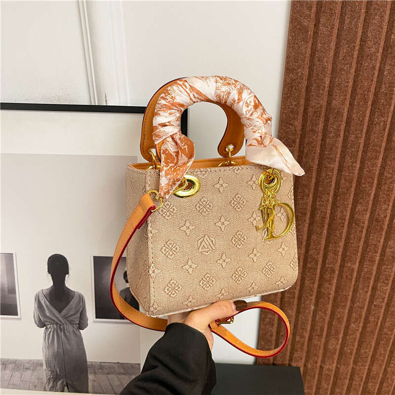 Summer Spring and New Printed Handbag High-Quality Texture Princess Diana Fashion Single Shoulder Women's Crossbody Small Square Bag