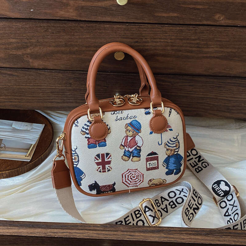 New Bear Beibao Embroidery Crossbody Fashionable Internet Celebrity Shoulder Bag High Quality