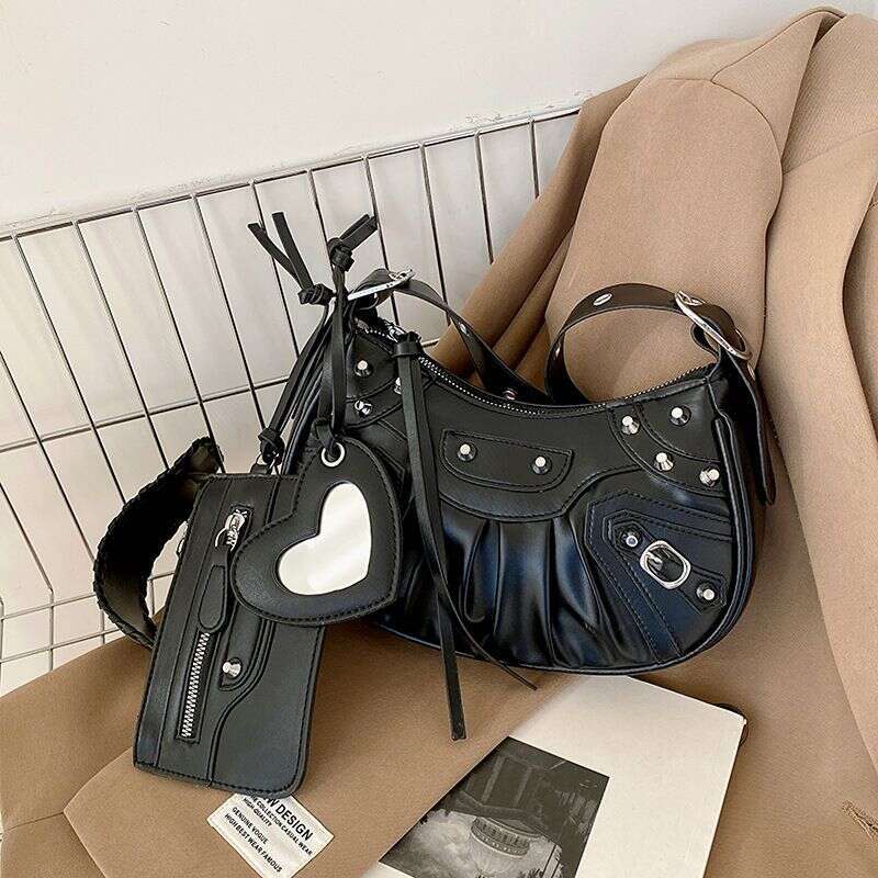 Light , High-End Armpit Pleated Crescent Women's Shoulder Bags, European And American Retro Rivet Motorcycle Bags