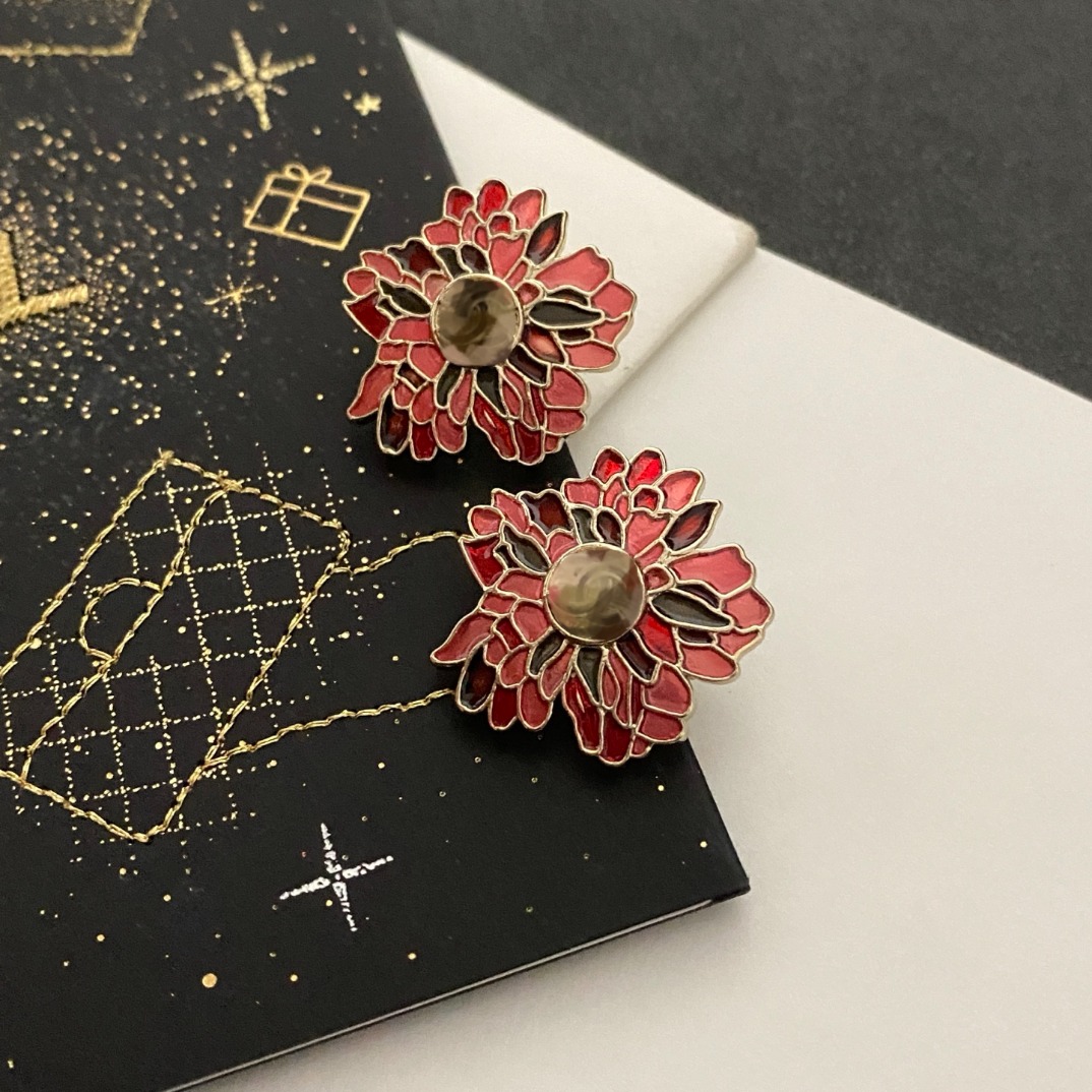 Retro Enamel Flower Double C Earrings, Luxurious and Highly Stylish Earrings