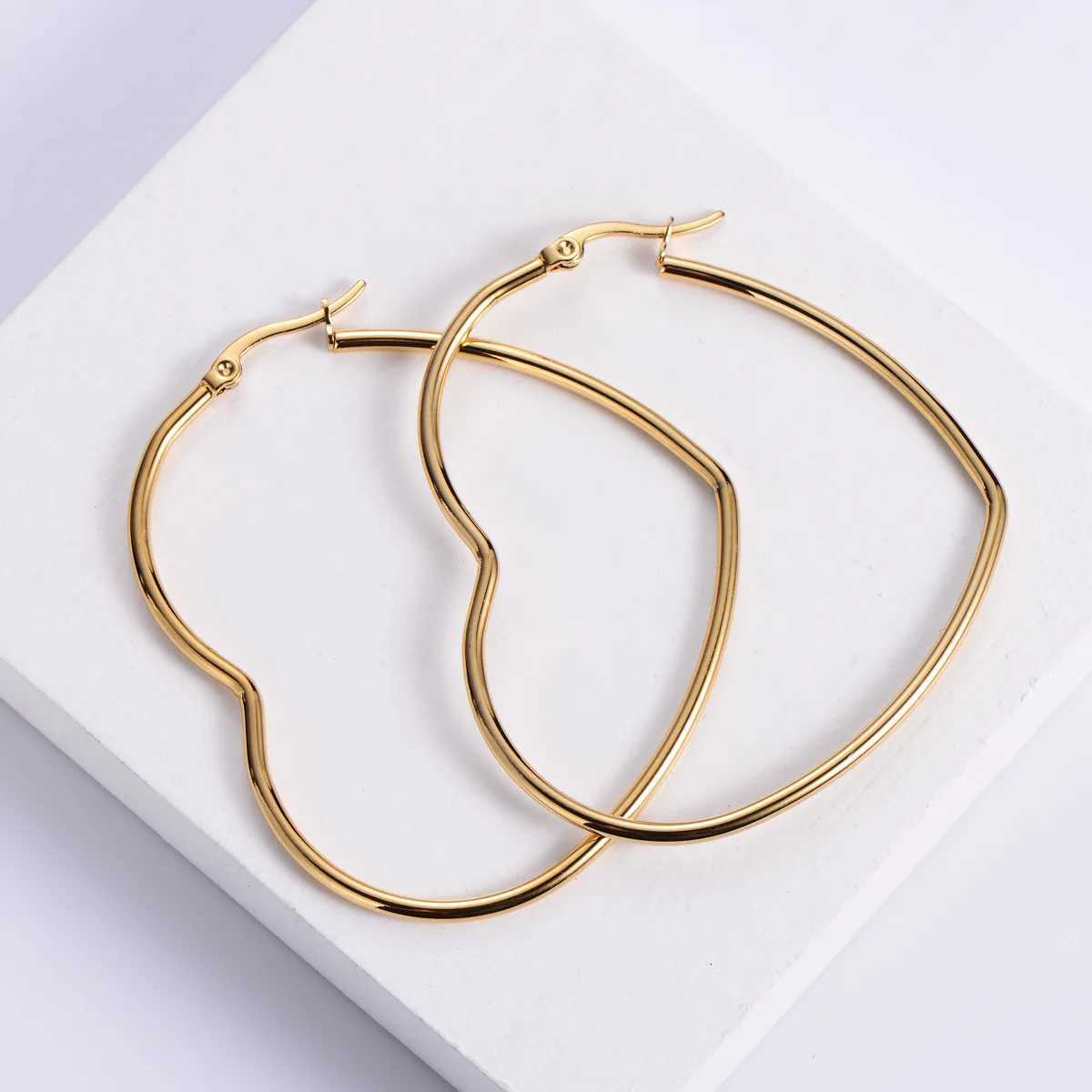 Minimalism Metal Heart Hoop Earrings for Women Golden Silver Color Fashion Dangle Earrings Party Romantic Statement Jewelry XJ250814