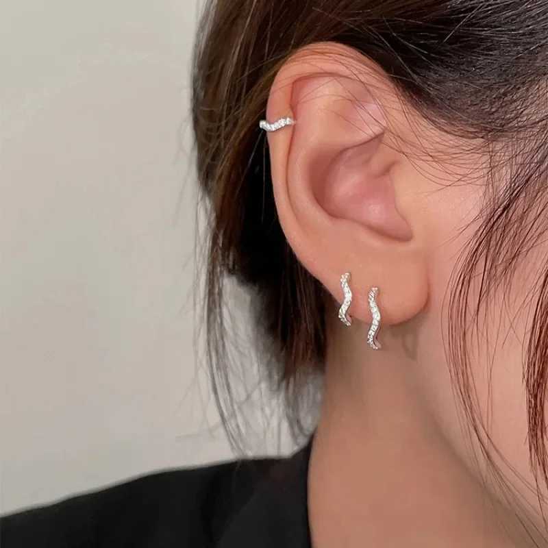 2Pcs Stainless Steel Minimalist Wave Hoop Earrings for Women Crystal Zirconia Small Huggie Ear Rings for Women Piercing Jewelry XJ250814