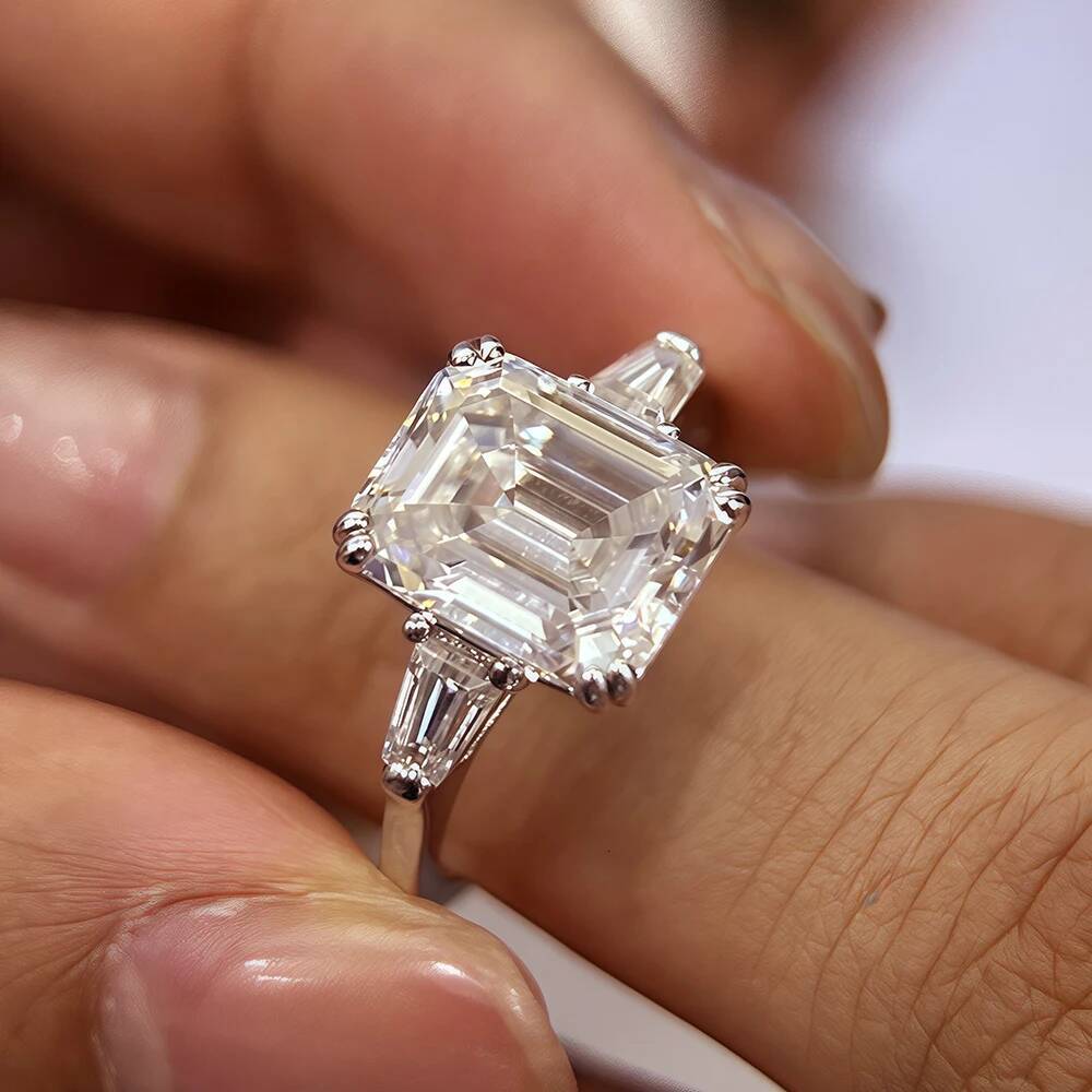 1/2/3/4Carat Emerald Cut Full Moissanite Engagement Rings with Tapered Baguette Cut Diamond S925 Silver Wedding Rings for Women