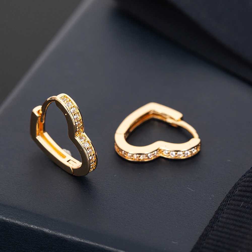 Fashion New Luxury Silver Color Hoop Earrings for Women Charm Simple Heart Zircon Earrings Wedding Jewelry Gift Accessories XJ250814