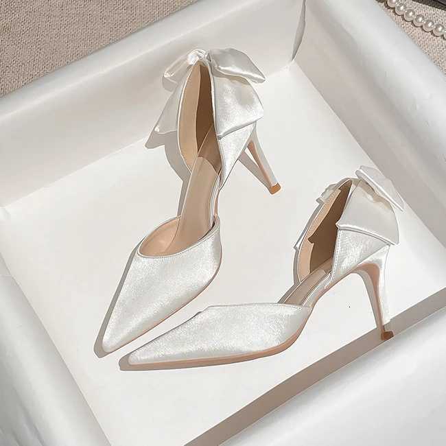 2022 New Solid Color Fashion Design Stiletto Bow Hollow Womens Wedding Shoes Womens Exquisite Shallow Mouth Satin High Heels W250814