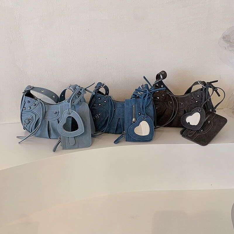 Light , High-End Armpit Pleated Crescent Women's Shoulder Bags, European And American Retro Rivet Motorcycle Bags