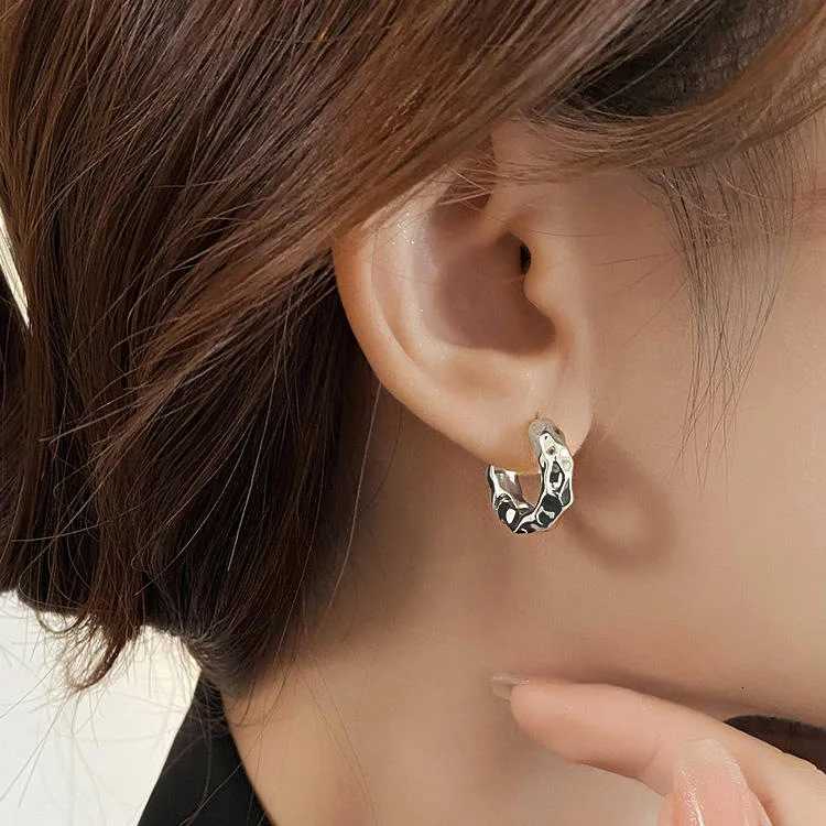 Irregular Pleated Lava Earrings For Women Retro French Design Round Circle Hoop Earring Simple Temperament Fashion Jewelry Gifts XJ250814