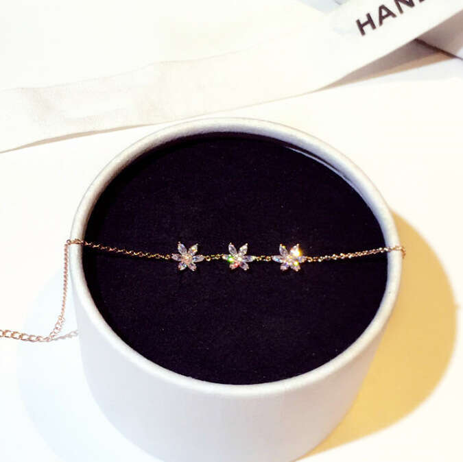New Fashion Design Japanese and Korean Style Bracelet with Zircon Three Flowers Elegant Bangle Jewelry for Women S00318