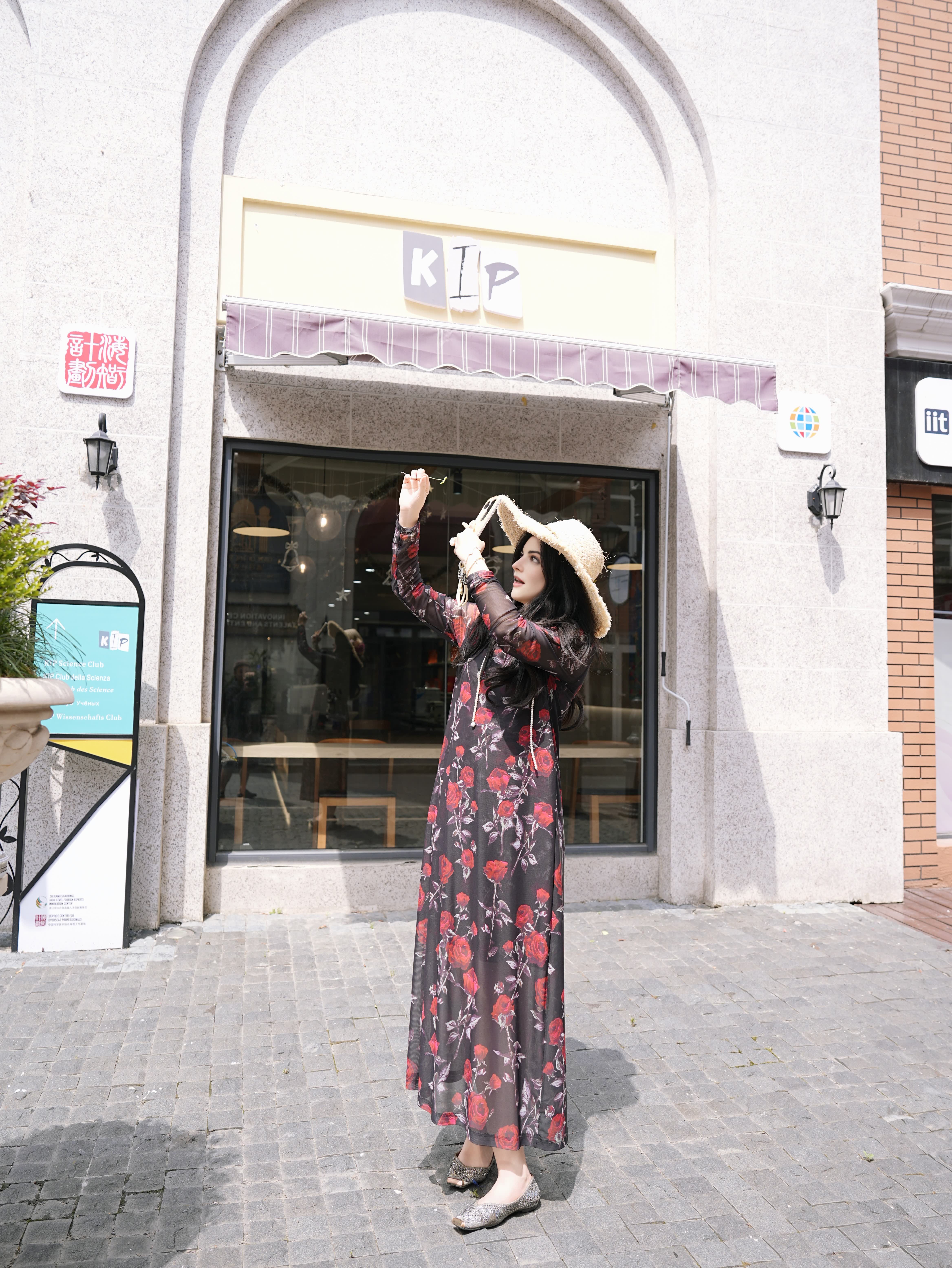 Summer luxury new original black background rose designer dress retro slimming light luxury and highend feel for party birthday festival be gift for m