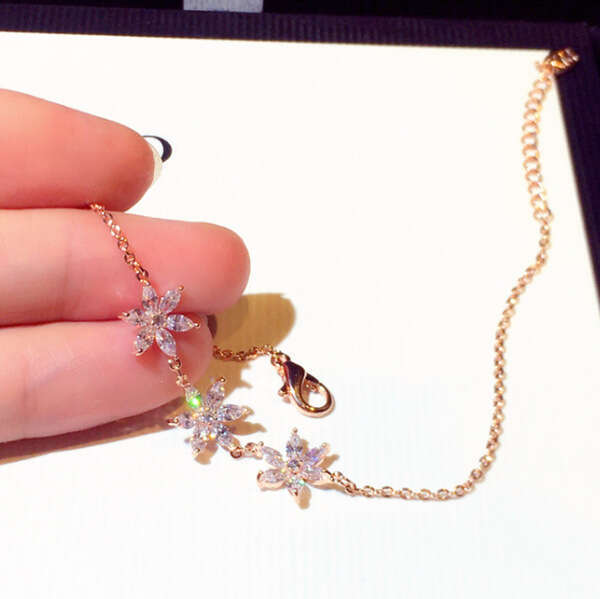 New Fashion Design Japanese and Korean Style Bracelet with Zircon Three Flowers Elegant Bangle Jewelry for Women S00318