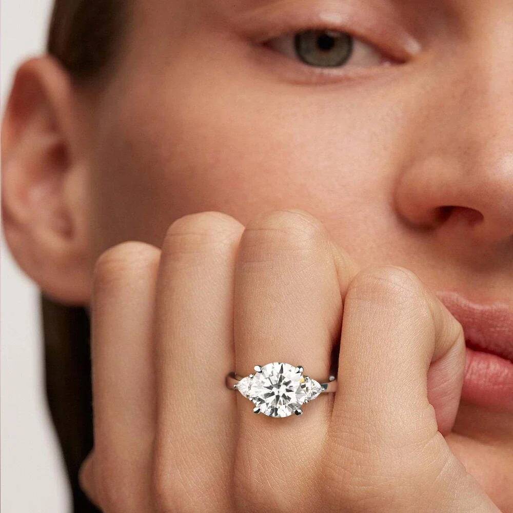 BXINY 4.6CT Moissanite Rings S925 Silver for Women 3-Stone Round/Fat Triangle Cut Lab Diamond Wedding Band Gift Jewelry With GRA