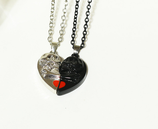 Punk Style Skull Halloween Pendant Magnetic Splicing Heart Niche Couple Necklace