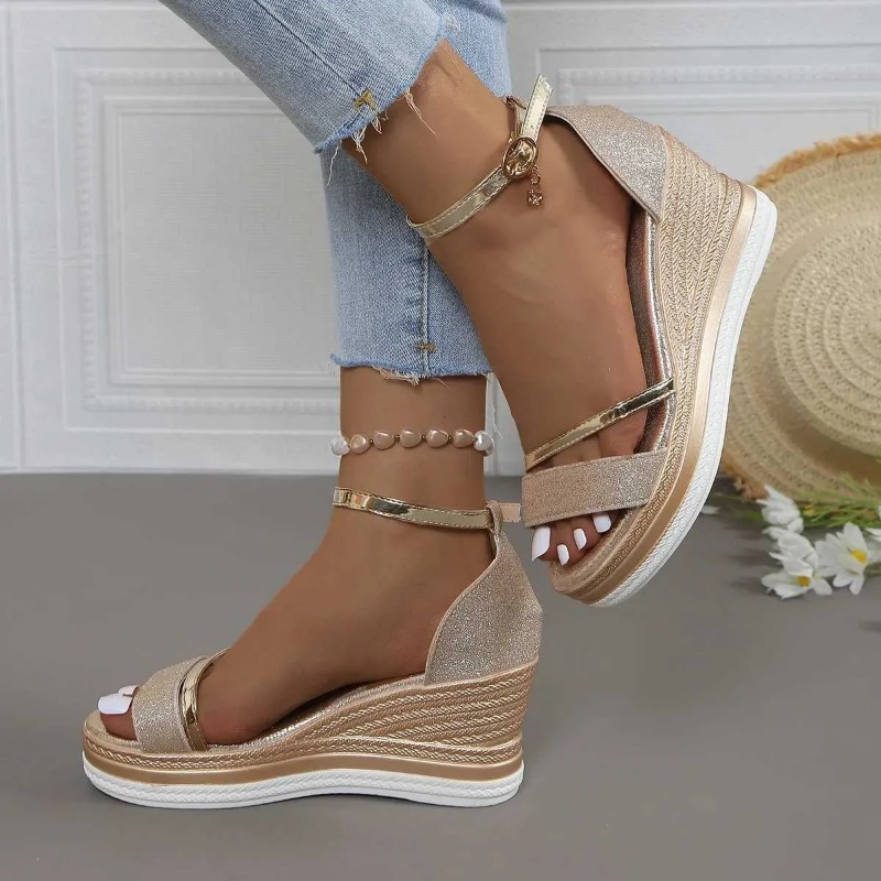 Summer Fashion: Ladies' Elevated Heeled Sandal with Stylish Slide Feature & Trendy Platform Design
