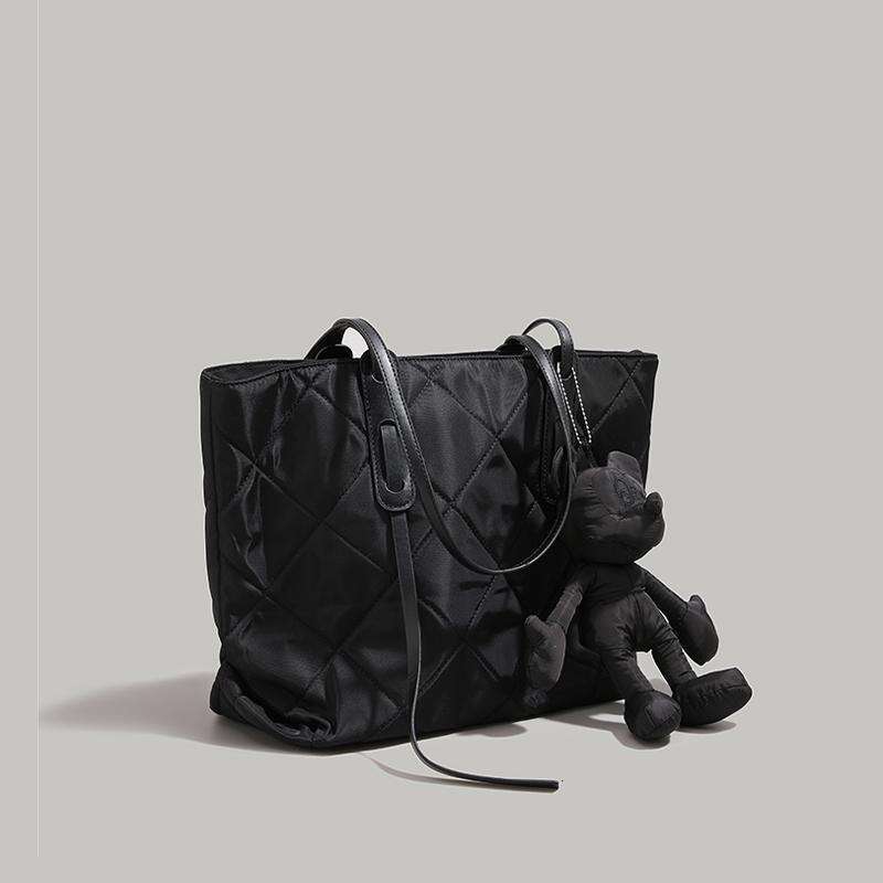 Quilted Tote for Women 2024 New Trend Cute Mickey Mouse Pendant Handbag Large Capacity Shoulder Underarm Bag