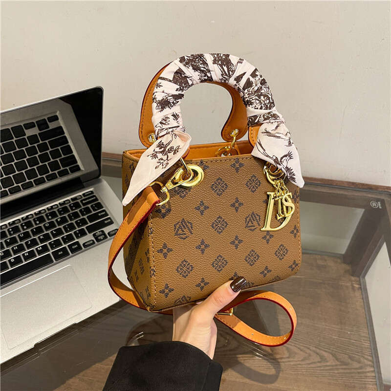 Summer Spring and New Printed Handbag High-Quality Texture Princess Diana Fashion Single Shoulder Women's Crossbody Small Square Bag