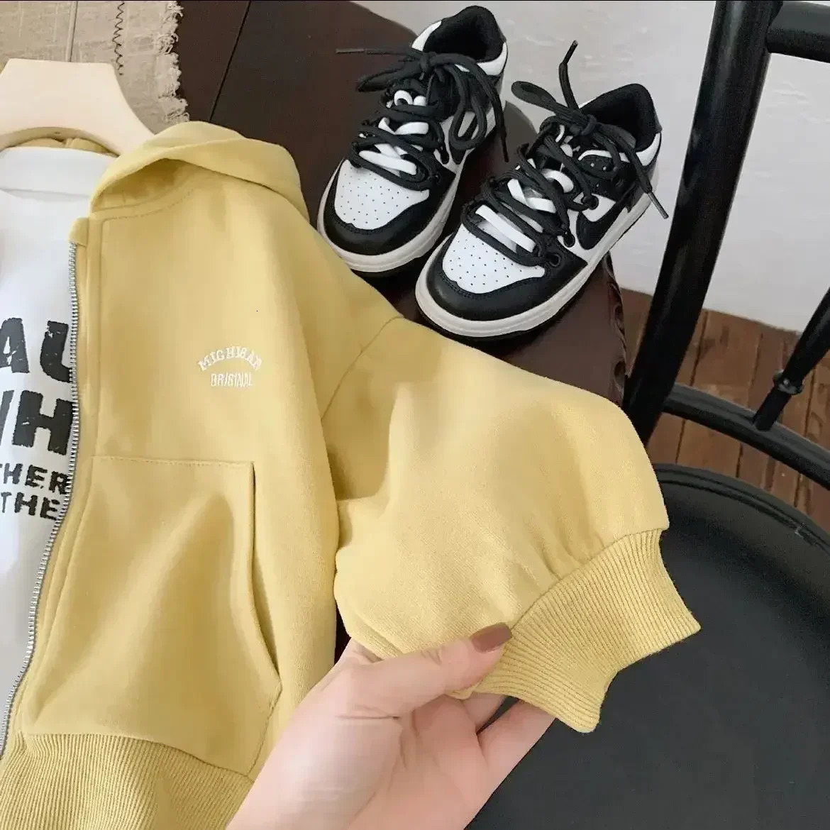 High Quality Childrens Composite Cotton Set Spring Autumn Korean Girl Boys Letter Baby Casual Hooded Sports 2pcs Set 250813