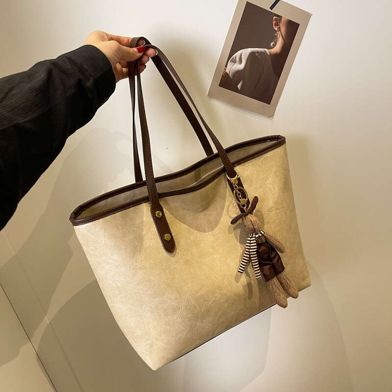 Large Capacity for Women 2025 New Autumn Winter Versatile Shoulder Trendy Tote Commuter Bag