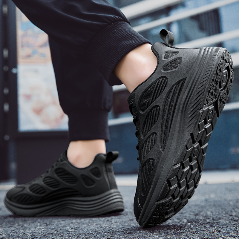 Outdoor hiking shoes for men; anti-puncture, anti-slip, and cross-country training shoes; casual trekking shoes.