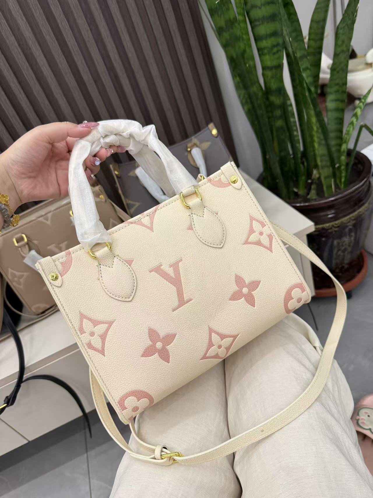 High-quality Trendy classics Denim Embossed Handheld tote bag shoulder Crossbody bag, Durable Material, Suitable for Office Days, Weekend Errands & Social