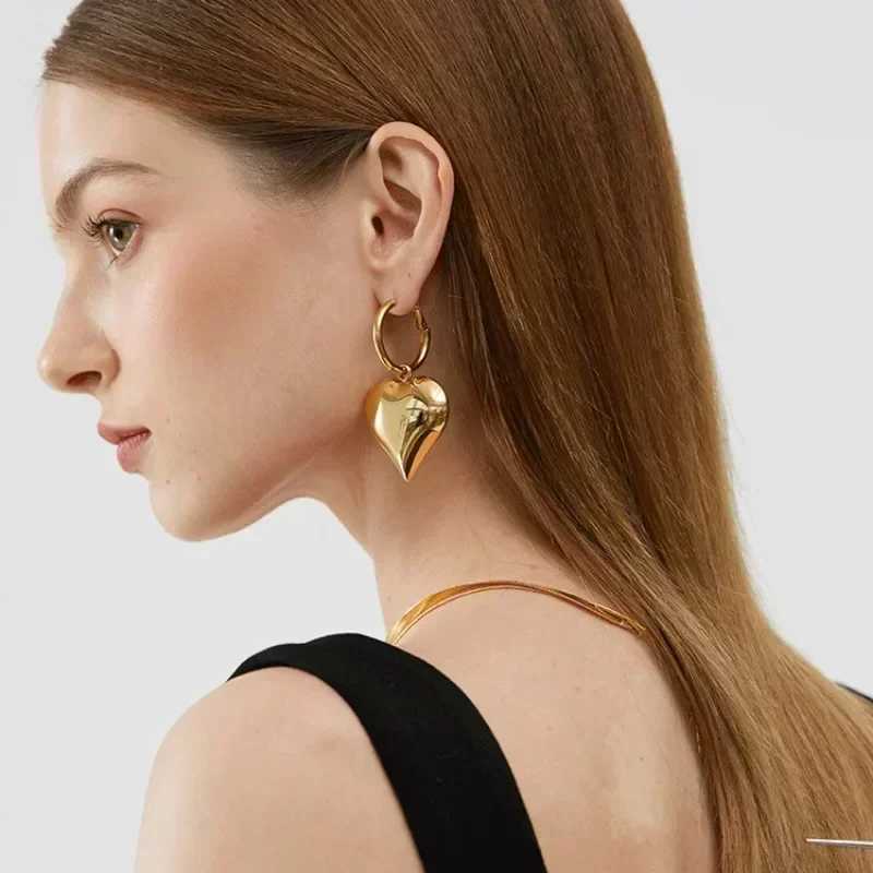 igh Quality Minimalist Heart Shed Earrings Womens Stainless Steel Hoop Earrings Birthday Party Ear Jewelry Accessories Gift XJ250814